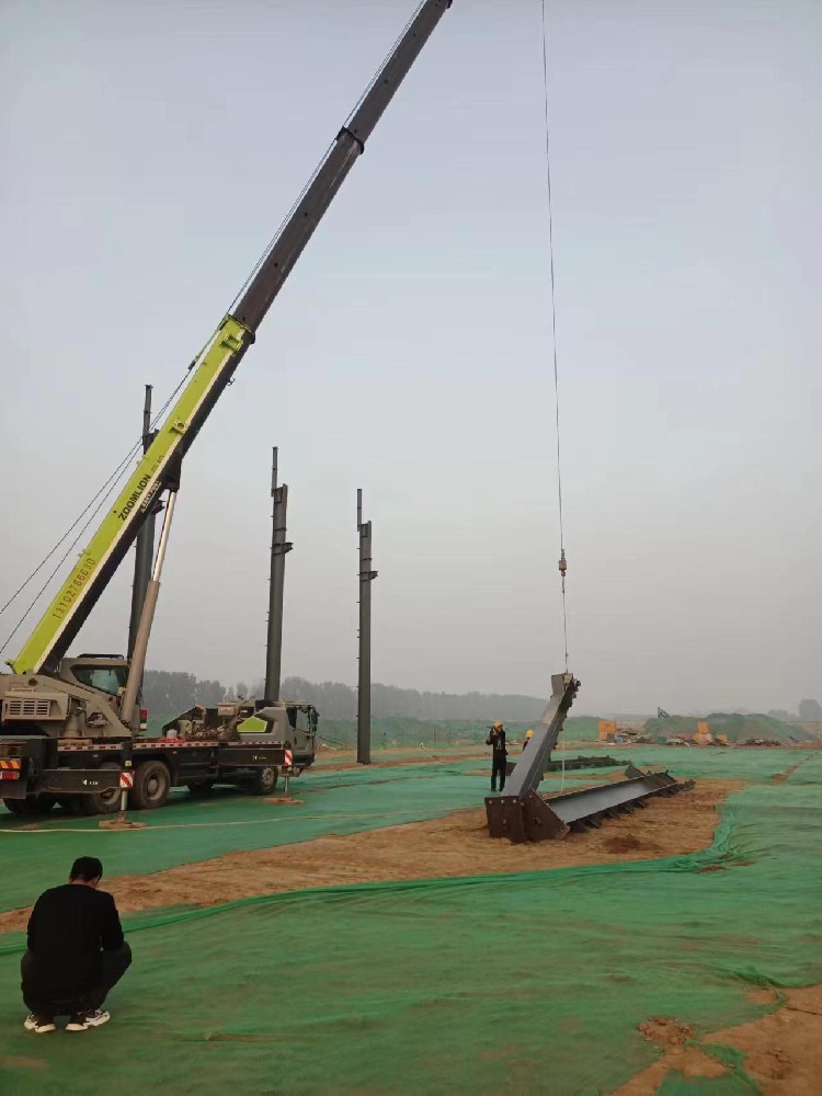 鋼柱進場立柱