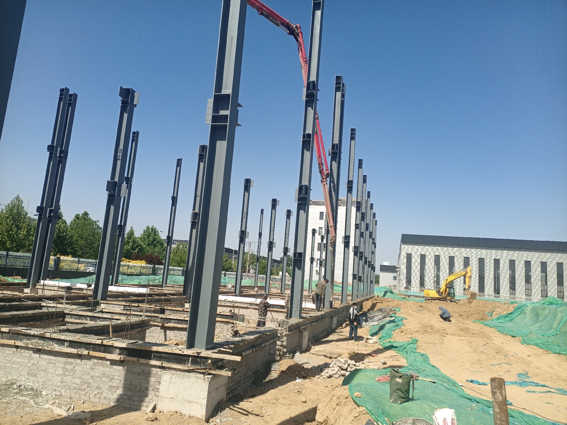 鋼結構辦公樓 廠房鋼結構  辦公樓鋼結構選金鼎鋼構 衡水鋼結構廠家