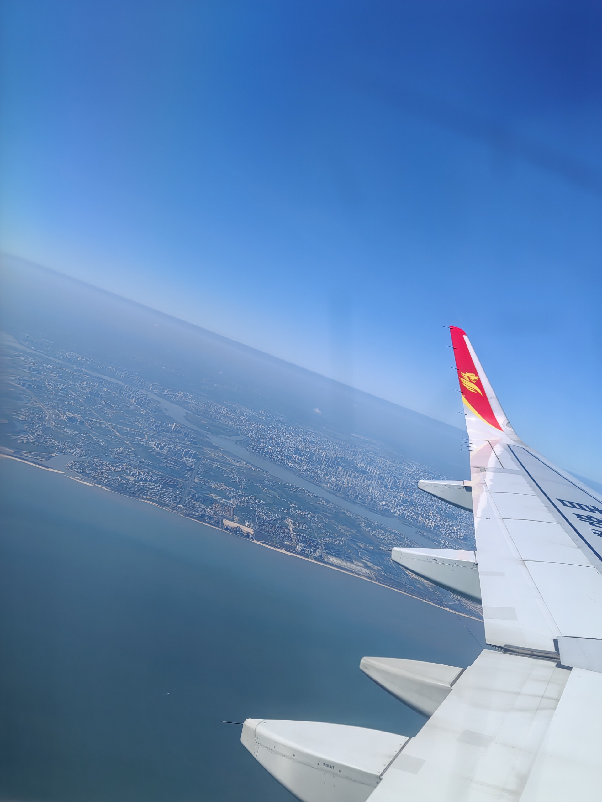 廠房鋼構**廠家 鋼構工程人俯瞰海南海口.jpg